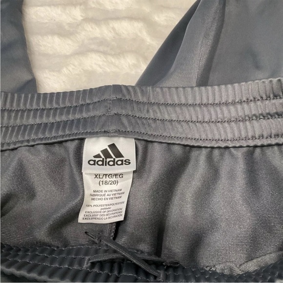 ADIDAS Young Men’s Athletic Gray 3 Stripe Pants Size 18/20 XL - Picture 3 of 11